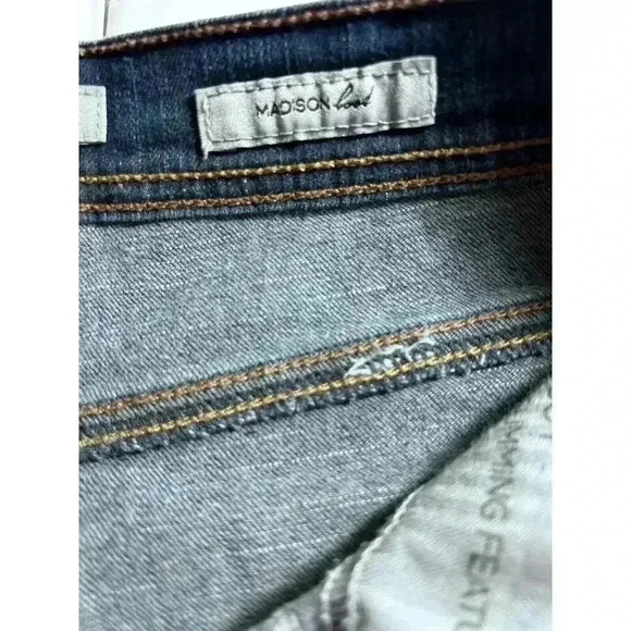 Jones New York Madison Boot Cut Size 8 Short Slimming Blue Jeans - Picture 8 of 10